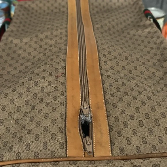 🌺SOLD SOLD ‼️‼️‼️GORGEOUS VERY RARE  GUCCI DUFFLE ❤️‍🔥 - Picture 5 of 9